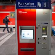 Die Deutsche Bahn erhöht ihre Fahrpreise zum Fahrplanwechsel am 9. Dezember um durchschnittlich 2,8 Prozent. Die Deutsche Bahn erhöht ihre Fahrpreise zum Fahrplanwechsel am 9. Dezember um durchschnittlich 2,8 Prozent.