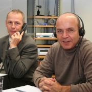 Die Experten am Telefon: Die Augenärzte Dr. Tony Walkow (li.) und Dr. Omid Kermani. Die Experten am Telefon: Die Augenärzte Dr. Tony Walkow (li.) und Dr. Omid Kermani.