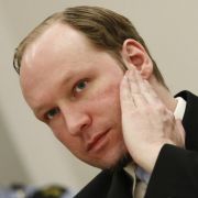 Die norwegische Polizei ist viel zu spät gegen den Massenmörder Anders Behring Breivik eingeschritten. Die norwegische Polizei ist viel zu spät gegen den Massenmörder Anders Behring Breivik eingeschritten.