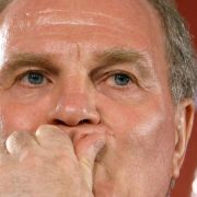 Die Staatsanwaltschaft ermittelt gegen Bayern Münchens Präsident Uli Hoeneß wegen des Verdachts der Steuerhinterziehung. Die Staatsanwaltschaft ermittelt gegen Bayern Münchens Präsident Uli Hoeneß wegen des Verdachts der Steuerhinterziehung.