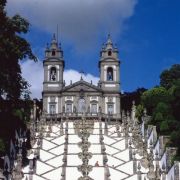 Die Wallfahrtskirche Bom Jesus do Monte in Braga ist ein beliebtes Ziel für Besucher der nordportugiesischen Stadt. Die Wallfahrtskirche Bom Jesus do Monte in Braga ist ein beliebtes Ziel für Besucher der nordportugiesischen Stadt.