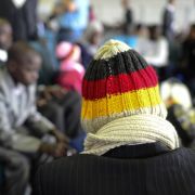 Die Zahl der Asylbewerber in Deutschland steigt rasch an. Die stärksten Zuwächse gibt es bei Migranten aus Serbien und Mazedonien. Die Zahl der Asylbewerber in Deutschland steigt rasch an. Die stärksten Zuwächse gibt es bei Migranten aus Serbien und Mazedonien.