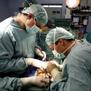 Die Zahl der Spenderorgane, die Kliniken eigenmächtig an der Warteliste vorbei vergeben, steigt. Die Zahl der Spenderorgane, die Kliniken eigenmächtig an der Warteliste vorbei vergeben, steigt.