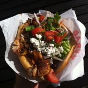 So sieht Mustafas perfekter vegetarischer Döner aus: Ein Gedicht, ein Gericht und verdammt lecker. So sieht Mustafas perfekter vegetarischer Döner aus: Ein Gedicht, ein Gericht und verdammt lecker.