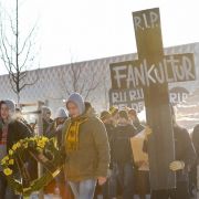 Dresdner Fans ziehen vor dem Spiel gegen Bochum durch die Innenstadt. Dresdner Fans ziehen vor dem Spiel gegen Bochum durch die Innenstadt.