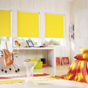 Ein neuer Fensterschmuck in trendigen Farben gibt jedem Raum einen neuen Look. Ein neuer Fensterschmuck in trendigen Farben gibt jedem Raum einen neuen Look.