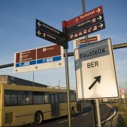 Ein weiteres halbes Jahr Verzögerung - wie lange wird der BER noch eine Baustelle bleiben? Ein weiteres halbes Jahr Verzögerung - wie lange wird der BER noch eine Baustelle bleiben?