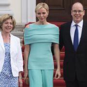 Empfang bei Bundespräsident Joachim Gauck (rechts): Albert II. und Charlène von Monaco. Empfang bei Bundespräsident Joachim Gauck (rechts): Albert II. und Charlène von Monaco.