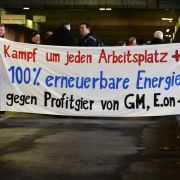 Erpressung der Arbeitnehmer: Opel will schmerzhafte Zugeständnisse von seinen Mitarbeitern - sonst droht die Schließung des Bochumer Werkes schon zwei Jahre früher. Erpressung der Arbeitnehmer: Opel will schmerzhafte Zugeständnisse von seinen Mitarbeitern - sonst droht die Schließung des Bochumer Werkes schon zwei Jahre früher.