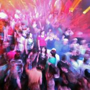 Erschreckend: Jeder fünfte junge Erwachsene hat schon Partydrogen konsumiert. Und hält sie für harmlos. Erschreckend: Jeder fünfte junge Erwachsene hat schon Partydrogen konsumiert. Und hält sie für harmlos.