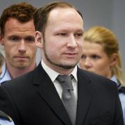 Beim Prozess gegen den Massenmörder Anders Behring Breivik sagte heute erstmals eine Überlebende des Massakers auf der Insel Utøya aus. Beim Prozess gegen den Massenmörder Anders Behring Breivik sagte heute erstmals eine Überlebende des Massakers auf der Insel Utøya aus.
