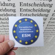Es bleibt dabei: Am 12. September verkündet das Bundesverfassungsgericht sein Urteil zum Rettungsschirm ESM und dem europäischen Fiskalpakt. Es bleibt dabei: Am 12. September verkündet das Bundesverfassungsgericht sein Urteil zum Rettungsschirm ESM und dem europäischen Fiskalpakt.