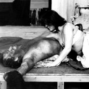 Eva Mattes spielte 1976 mit Ulrich Wildgruber in Peter Zadeks Shakespeare-Stück Othello die halbnackte Desdemona. Eva Mattes spielte 1976 mit Ulrich Wildgruber in Peter Zadeks Shakespeare-Stück Othello die halbnackte Desdemona.