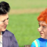 Eva Mattes (links) und Christine Urspruch (als Sams) standen gerade für die dritte Sams-Verfilmung Sams im Glück vor der Kamera. Eva Mattes (links) und Christine Urspruch (als Sams) standen gerade für die dritte Sams-Verfilmung Sams im Glück vor der Kamera.
