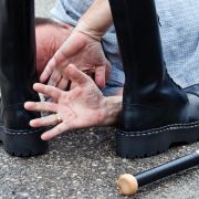 Ex-Neonazi Manuel Bauer im Interview: Er schlug zu - im Namen der rassistischen Ideologie. Ex-Neonazi Manuel Bauer im Interview: Er schlug zu - im Namen der rassistischen Ideologie.