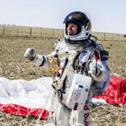 Felix Baumgartner nach seinem legendären Stratosphären-Fallschirmsprung im Oktober 2012. Felix Baumgartner nach seinem legendären Stratosphären-Fallschirmsprung im Oktober 2012.
