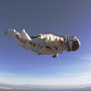 Felix Baumgartner beim Probesprung: Am Montag will der Österreicher aus 37 Kilometer Höhe zur Erde springen. Felix Baumgartner beim Probesprung: Am Montag will der Österreicher aus 37 Kilometer Höhe zur Erde springen.
