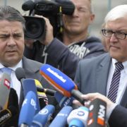Frank-Walter Steinmeier (rechts) und Sigmar Gabriel verkündeten den Durchbruch bei Verhandlungen über den Fiskalpakt. Frank-Walter Steinmeier (rechts) und Sigmar Gabriel verkündeten den Durchbruch bei Verhandlungen über den Fiskalpakt.