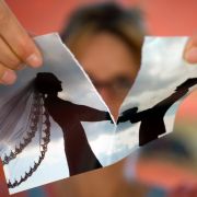 Frauen, die für die Familie ihre Karriere aufgegeben haben, stehen im Unterhaltsrecht bislang schlecht da. Frauen, die für die Familie ihre Karriere aufgegeben haben, stehen im Unterhaltsrecht bislang schlecht da.