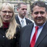 Für Sigmar Gabriel und seine Partnerin Anke Stadler ist es das erste gemeinsame Kind. Für Sigmar Gabriel und seine Partnerin Anke Stadler ist es das erste gemeinsame Kind.