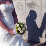 Ganz in Weiß den Ehehafen ansteuern: Für viele Paare macht erst eine individuelle Feier den Hochzeitstag perfekt. Ganz in Weiß den Ehehafen ansteuern: Für viele Paare macht erst eine individuelle Feier den Hochzeitstag perfekt.