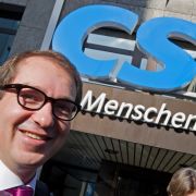 Generalsekretär Alexander Dobrindt gerät mit seiner Haltung in der Euro-Krise auch in der CSU mehr und mehr ins Abseits. Generalsekretär Alexander Dobrindt gerät mit seiner Haltung in der Euro-Krise auch in der CSU mehr und mehr ins Abseits.
