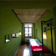 Gesiebte Luft gibt's gratis: In mehreren Gefängnishotels in Deutschland erwartet Übernachtungsgäste ein Urlaub der etwas anderen Art. Gesiebte Luft gibt's gratis: In mehreren Gefängnishotels in Deutschland erwartet Übernachtungsgäste ein Urlaub der etwas anderen Art.
