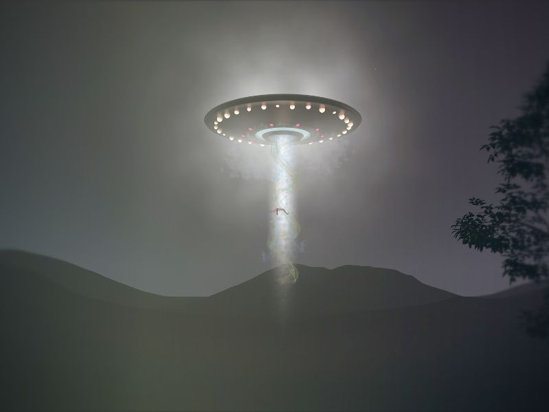 Ufo vor Mond gesichtet Schweben hier wirklich Aliens am Nachthimmel? news.de Ufo vor Mond gesichtet Schweben hier wirklich Aliens am Nachthimmel? news.de