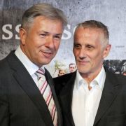 Glück im Unglück: Berlins Regierender Bürgermeister Klaus Wowereit und sein Lebensgefährte Jörn Kubicki. (Archivbild) Glück im Unglück: Berlins Regierender Bürgermeister Klaus Wowereit und sein Lebensgefährte Jörn Kubicki. (Archivbild)