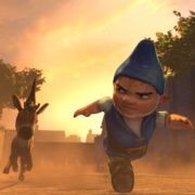 Gnomeo ist ein ziemlich cooler Gartenzwerg - die deutsche Stimme leiht ihm Bürger Lars Dietrich. Gnomeo ist ein ziemlich cooler Gartenzwerg - die deutsche Stimme leiht ihm Bürger Lars Dietrich.