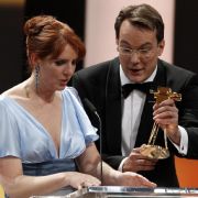 Emotionaler Auftritt: Monica Lierhaus trat bei der Goldenen Kamera zum ersten Mal wieder vor die Kameas. Emotionaler Auftritt: Monica Lierhaus trat bei der Goldenen Kamera zum ersten Mal wieder vor die Kameas.