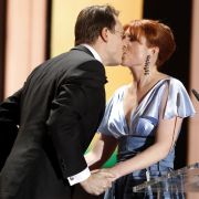 Heiratsantrag inklusive: Monica Lierhaus hielt auf der Bühne um die Hand ihres Lebensgefährten Rolf Hellgard an. Heiratsantrag inklusive: Monica Lierhaus hielt auf der Bühne um die Hand ihres Lebensgefährten Rolf Hellgard an.