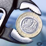 Griechenland in der Klemme:Schon jetzt übersteigen die Kosten für die Griechenlandrettung ein Vielfaches dessen, was Bankrotte normalerweise kosteten. Griechenland in der Klemme:Schon jetzt übersteigen die Kosten für die Griechenlandrettung ein Vielfaches dessen, was Bankrotte normalerweise kosteten.