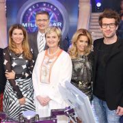 Günther Jauch (3. von links) freut sich auf seine Gäste, Horst Lichter, Anke Engelke, Gloria von Thurn und Taxis, Sylvie van der Vaart und Daniel Hartwich (von links). Günther Jauch (3. von links) freut sich auf seine Gäste, Horst Lichter, Anke Engelke, Gloria von Thurn und Taxis, Sylvie van der Vaart und Daniel Hartwich (von links).