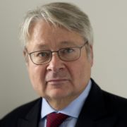 Professor Dr. Hans-Henning Schröder leitet die Forschungsgruppe Russland der Stiftung Wissenschaft und Politik in Berlin. Professor Dr. Hans-Henning Schröder leitet die Forschungsgruppe Russland der Stiftung Wissenschaft und Politik in Berlin.