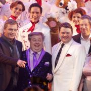 Hape Kerkeling und Dirk bei der Welturaufführung des Musicals Kein Pardon von Kerkeling im Capitol-Theater. Hape Kerkeling und Dirk bei der Welturaufführung des Musicals Kein Pardon von Kerkeling im Capitol-Theater.