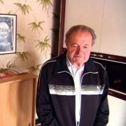 Heimatbesuch bei Lothar immer am Ball: Papa Matthäus ist von Lothars Lebenswandel nicht begeistert. Heimatbesuch bei Lothar immer am Ball: Papa Matthäus ist von Lothars Lebenswandel nicht begeistert.