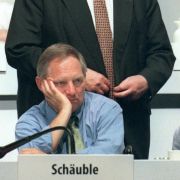 Nur selten stand Helmut Kohl im Schatten seines früheren Weggefährten Wolfgang Schäuble (vorne). Nur selten stand Helmut Kohl im Schatten seines früheren Weggefährten Wolfgang Schäuble (vorne).