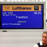 In Berlin-Tegel streiken die Flugbegleiter bereits seit 5 Uhr. Zahlreiche Flüge fallen aus. In Berlin-Tegel streiken die Flugbegleiter bereits seit 5 Uhr. Zahlreiche Flüge fallen aus.