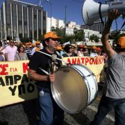 In Griechenland dauert der Generalstreik 48 Stunden. Und auch in Portugal, Spanien, Belgien und Italien regiert die Streikwelle. In Griechenland dauert der Generalstreik 48 Stunden. Und auch in Portugal, Spanien, Belgien und Italien regiert die Streikwelle.