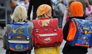 lehrerin au der schul toilette lehrerin au der schul toilette