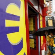 In Irland sind heute mehr als drei Millionen Wahlberechtigte aufgerufen, über die Teilnahme am europäischen Fiskalpakt abzustimmen. Die Insel ist das einzige Land in der EU, in dem die Verfassung ein Referendum vorschreibt. In Irland sind heute mehr als drei Millionen Wahlberechtigte aufgerufen, über die Teilnahme am europäischen Fiskalpakt abzustimmen. Die Insel ist das einzige Land in der EU, in dem die Verfassung ein Referendum vorschreibt.