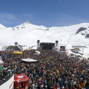 Ischgl in Tirol bietet Wintersportfans die richtige Mischung aus Pistenspaß und Party. Ischgl in Tirol bietet Wintersportfans die richtige Mischung aus Pistenspaß und Party.