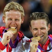 Ist Gold auch Geld wert? Für Julius Brink (rechts) und Jonas Reckermann könnte sich der Olympiasieg auszahlen. Ist Gold auch Geld wert? Für Julius Brink (rechts) und Jonas Reckermann könnte sich der Olympiasieg auszahlen.