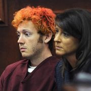 James Holmes, der mutmaßliche Amokläufer von Aurora, neben seiner Verteidigerin Tamara Brady. James Holmes, der mutmaßliche Amokläufer von Aurora, neben seiner Verteidigerin Tamara Brady.