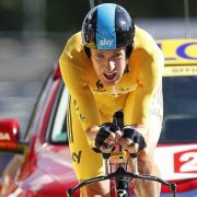 Jetzt in Gelb, früher dagegen ständig Blau: Bradley Wiggins zeigt, wie man sich ins Leben zurückfährt. Jetzt in Gelb, früher dagegen ständig Blau: Bradley Wiggins zeigt, wie man sich ins Leben zurückfährt.
