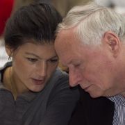 Jetzt sind sie zusammengezogen: Sahra Wagenknecht und Oscar Lafontaine bewohnen seit dieser Woche ein Einfamilienhaus nahe der französischen Grenze. Jetzt sind sie zusammengezogen: Sahra Wagenknecht und Oscar Lafontaine bewohnen seit dieser Woche ein Einfamilienhaus nahe der französischen Grenze.