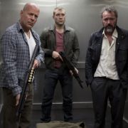 John McClane ist zurück! In Stirb langsam 5 schlüpft Bruce Willis wieder in seine Paraderolle als New Yorker Polizist. John McClane ist zurück! In Stirb langsam 5 schlüpft Bruce Willis wieder in seine Paraderolle als New Yorker Polizist.