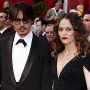 Johnny Depp (49) und Vanessa Paradis (39) gehen nach 14 gemeinsamen Jahren nun offiziell getrennte Wege. Johnny Depp (49) und Vanessa Paradis (39) gehen nach 14 gemeinsamen Jahren nun offiziell getrennte Wege.