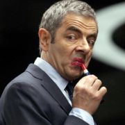 In Johnny English - Jetzt erst recht soll der trottelige MI7-Mitarbeiter (Rowan Atkinson) ein Attentat auf den chinesischen Premierminister verhindern. In Johnny English - Jetzt erst recht soll der trottelige MI7-Mitarbeiter (Rowan Atkinson) ein Attentat auf den chinesischen Premierminister verhindern.
